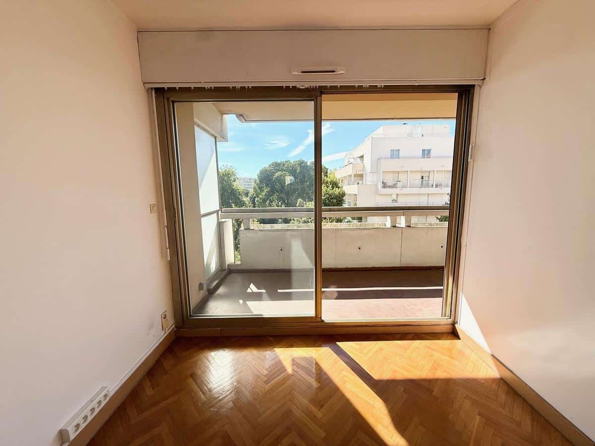 Apartment Marseille 8th + terrace