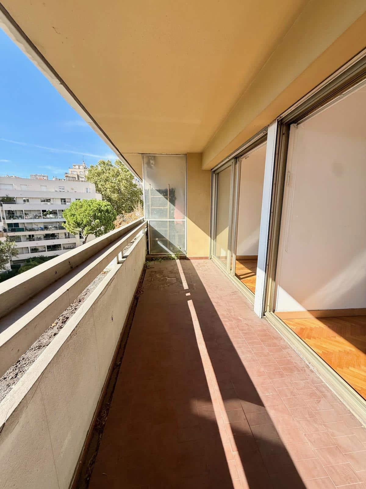 Apartment Marseille 8th + terrace