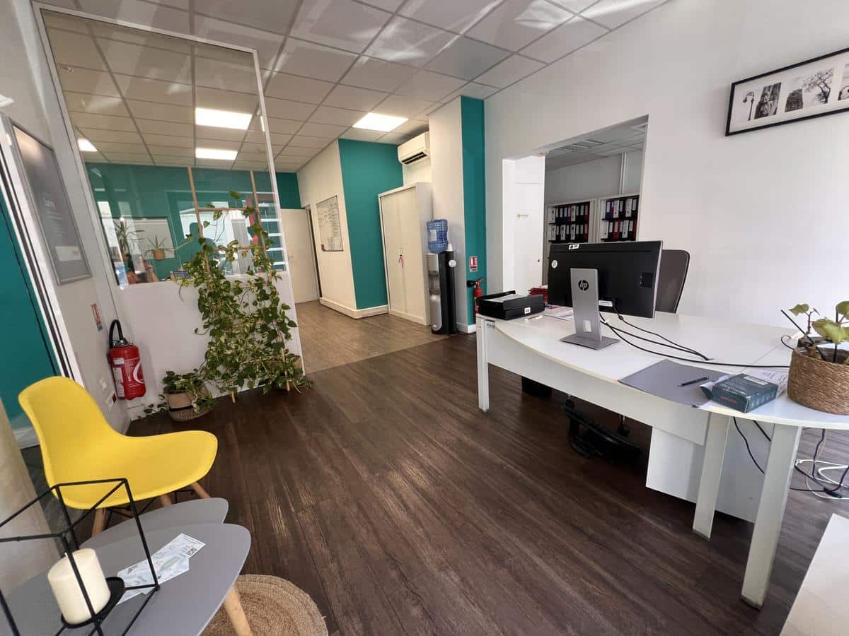 COMMERCIAL PREMISES – PONT DE VIVAUX