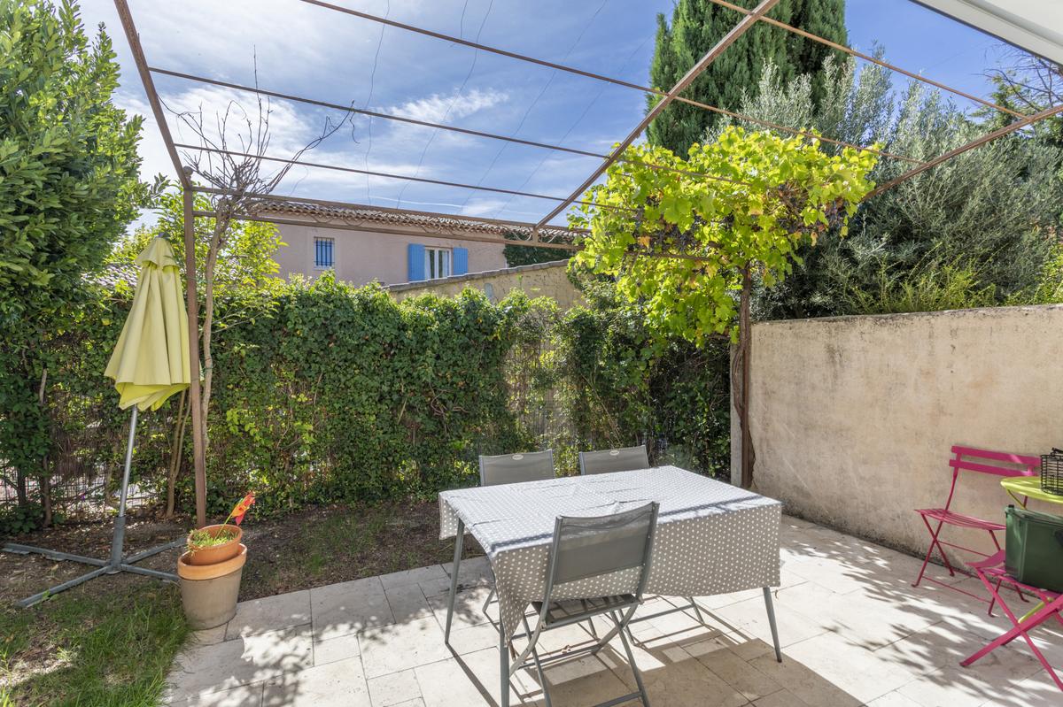 Adjoining house in a very quiet