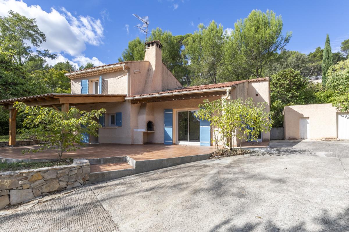 Bouc Bel Air Villa 114m2 living in a beautiful env...