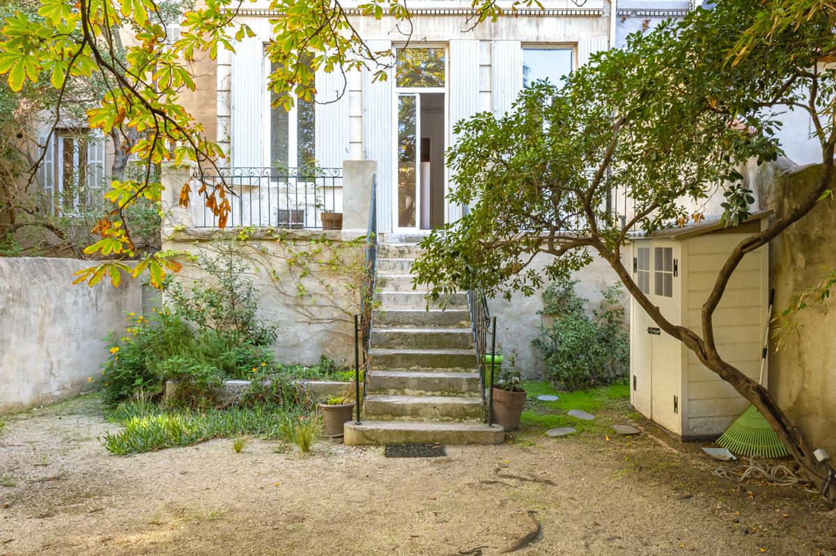MARSEILLE 13001 QUARTIER THIERS APPARTEMENT EN REZ DE JARDIN