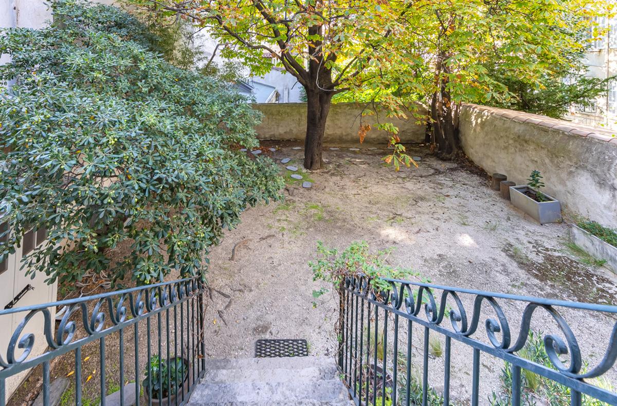 MARSEILLE 13001 QUARTIER THIERS APPARTEMENT EN REZ DE JARDIN