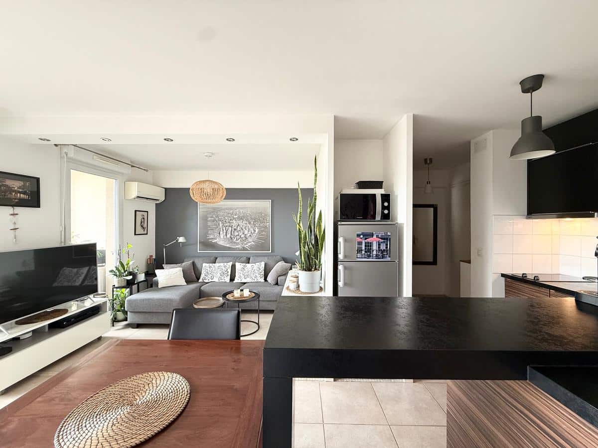 Type 2 of 48 m2 + terrace / garage Marseille 8th Montredon