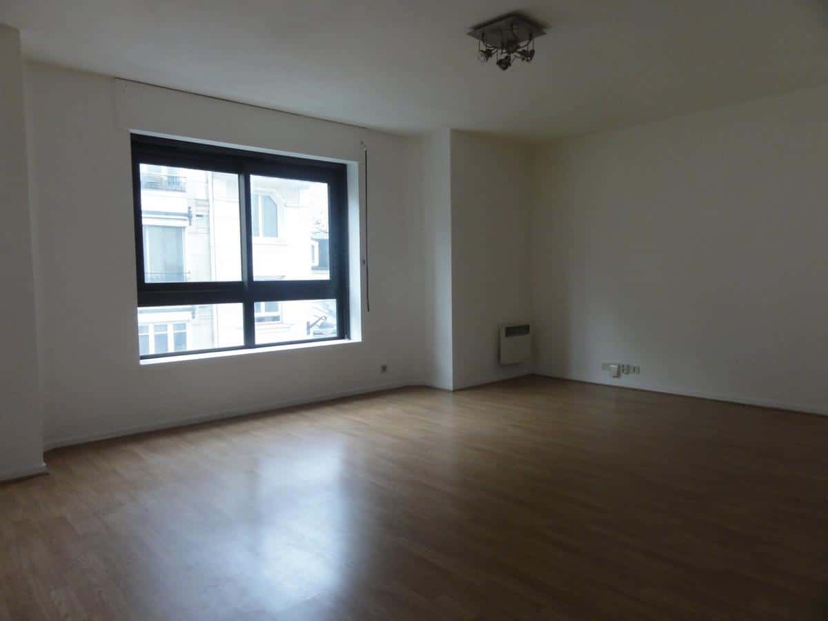 18th MONTMARTRE / RUE DE CLIGNANCOURT: 2 rooms in...