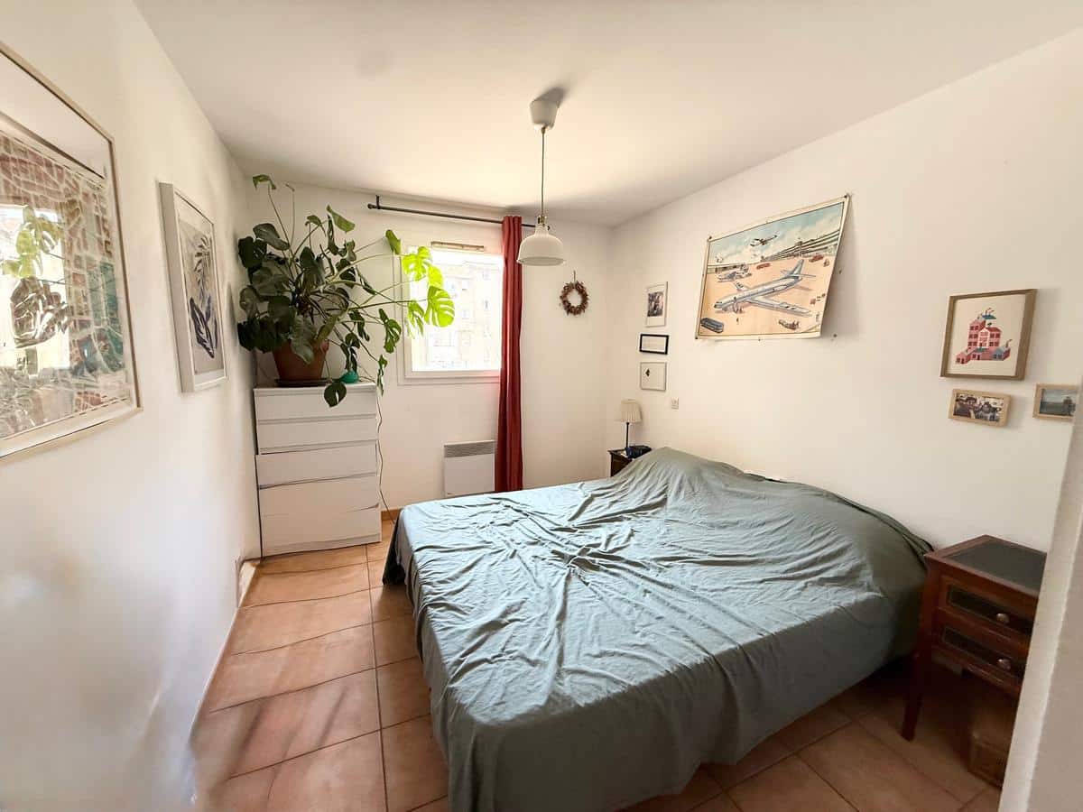 Type 2 de 50 m2 + terrasse de 58 m2 Marseille 4ème