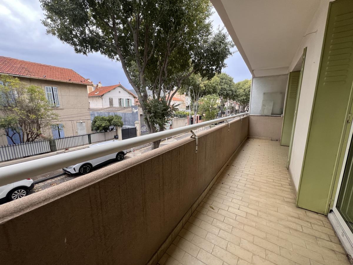 Marseille -- Type 3 --  Boulevard Icard, 13010...