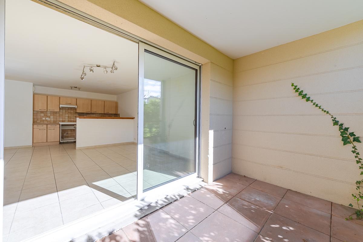 MARSEILLE 12EME SAINT BARNABE VILLAGE T3 TERRACE PARKING IN