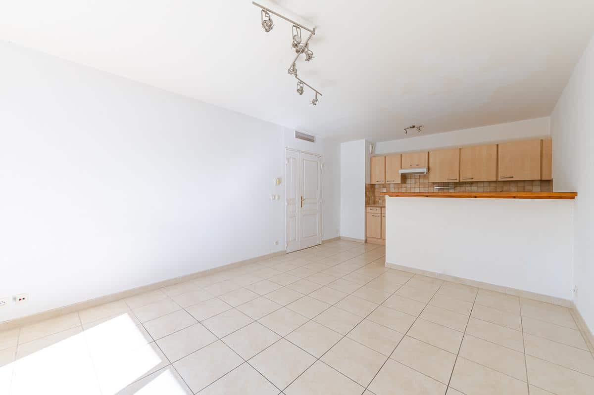 MARSEILLE 12EME SAINT BARNABE VILLAGE T3 TERRACE PARKING IN