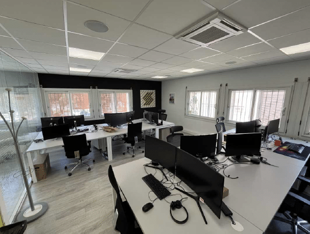 450m2 offices for rent in Vitrolles