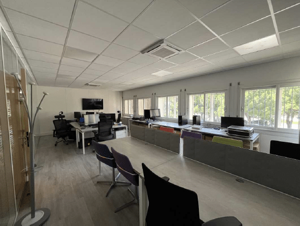 450m2 offices for rent in Vitrolles