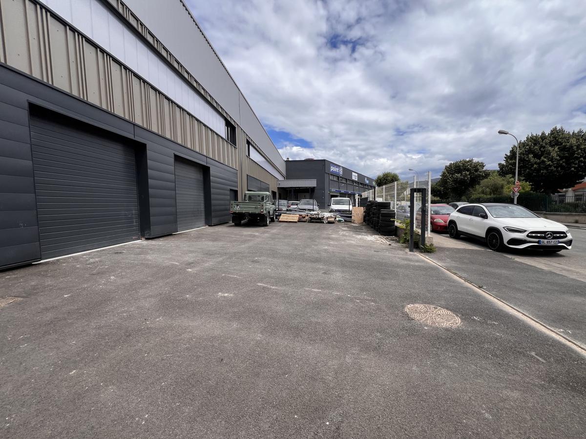 Divisible commercial or professional premises 13010 Marseille