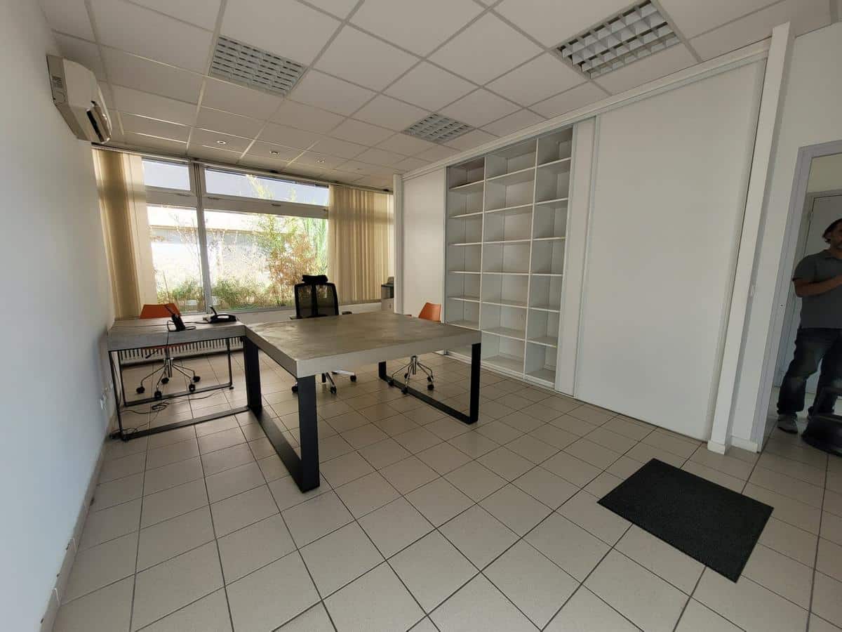 LOCAL PROFESSIONNEL A USAGE DE BUREAU TOUR MEDITERRANEE  JUL