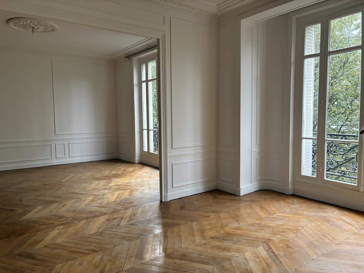 7ÈME AVENUE DE SUFFREN / AU PIED DE LA TOUR EIFFE...