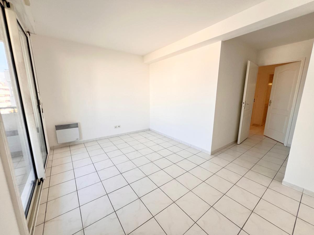 Type 3 of 61 m2 + 2 terraces of 17 m2 + garage + cellar