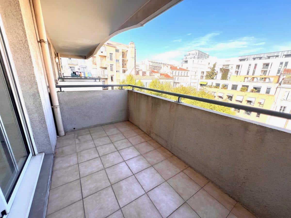 Type 3 of 61 m2 + 2 terraces of 17 m2 + garage + cellar