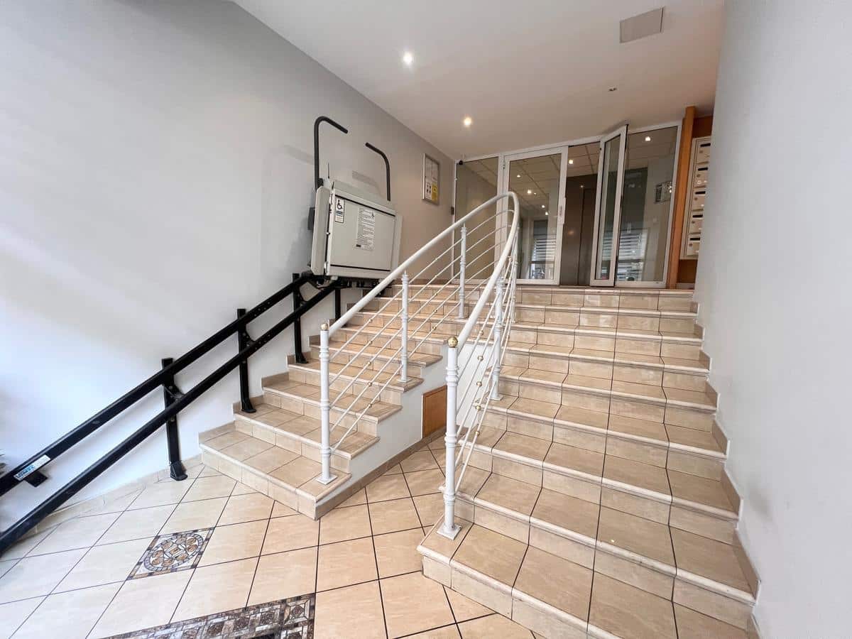 Type 3 of 61 m2 + 2 terraces of 17 m2 + garage + cellar