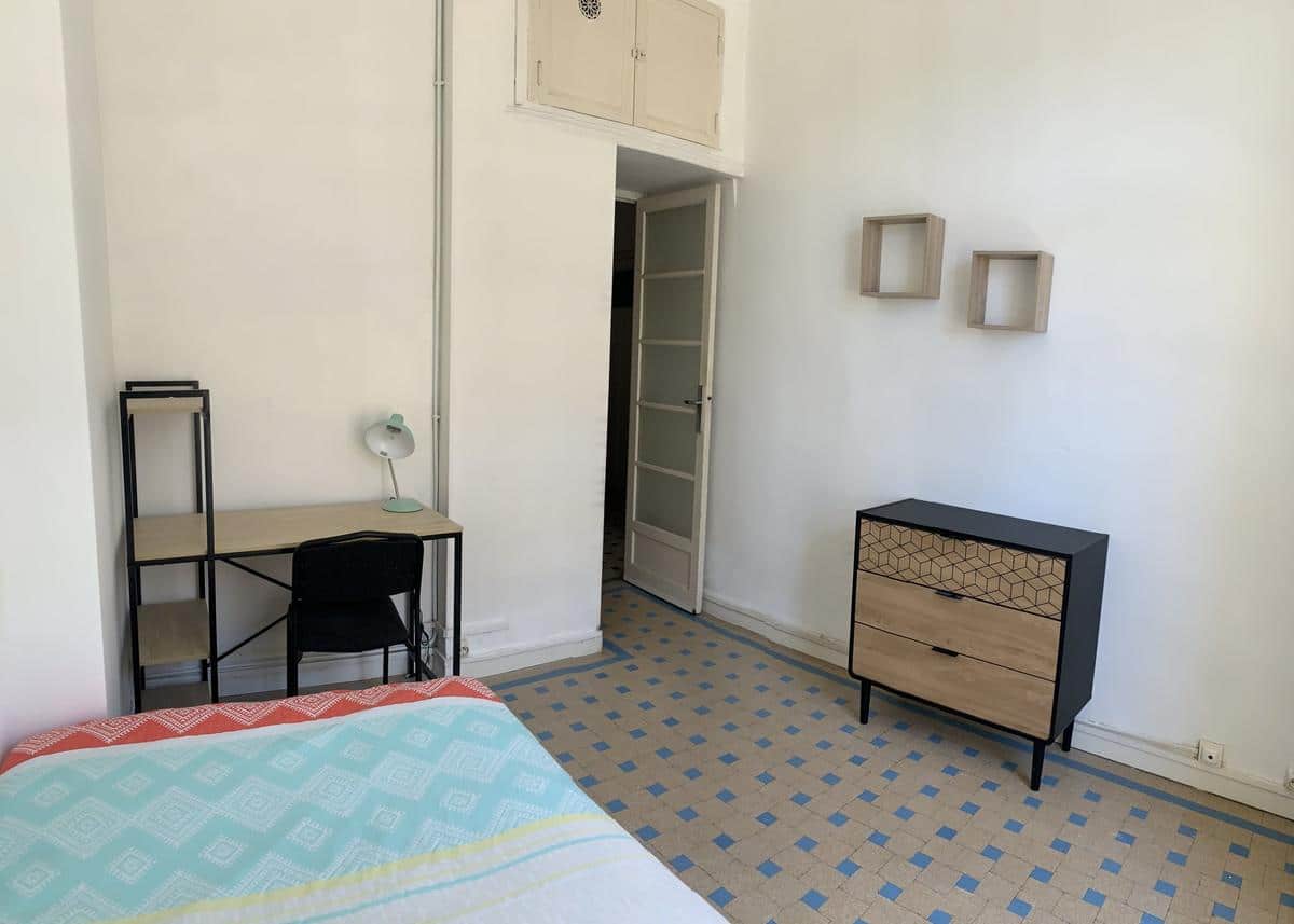 T2 lumineux meublé avec balcon – CASTELLANE