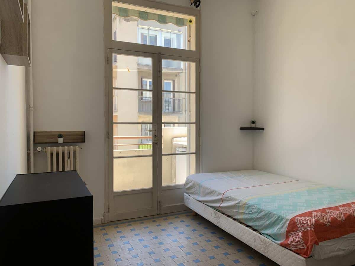 T2 lumineux meublé avec balcon – CASTELLANE