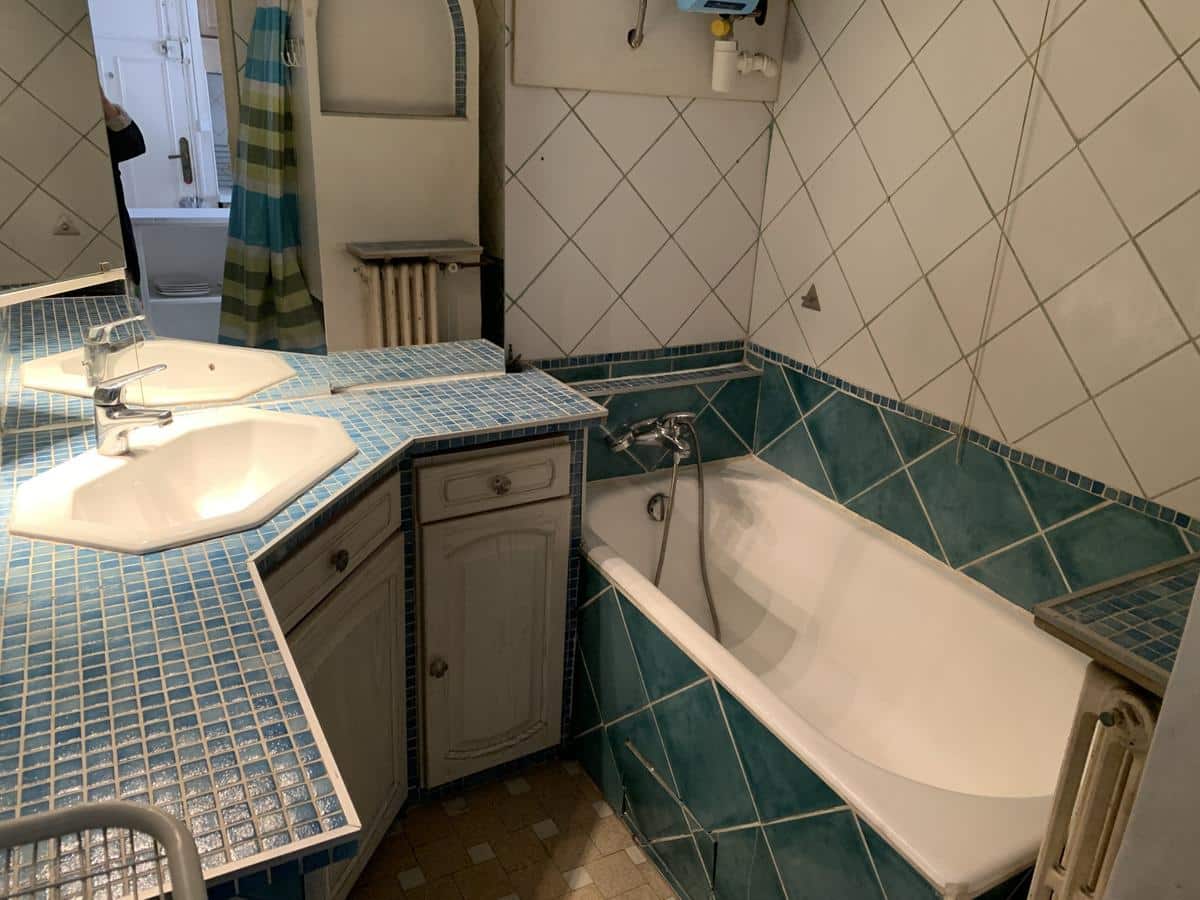 Bright furnished T2 with balcony – CASTELLANE