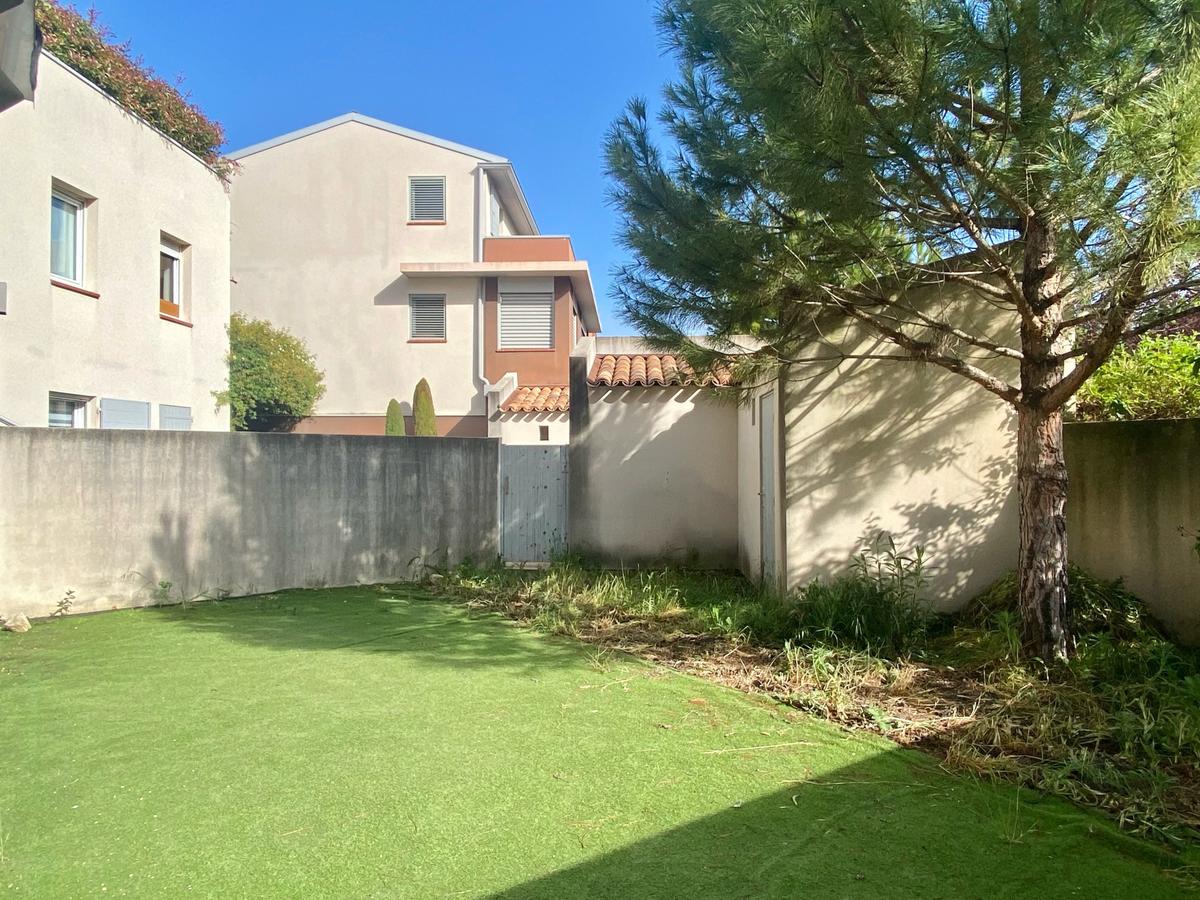 Type 2 apartment with garden and parking in Aix-les-Platanes