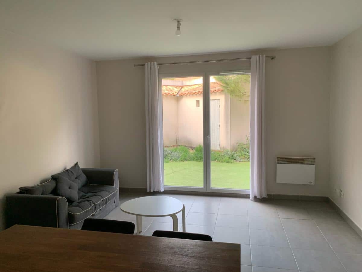 Type 2 apartment with garden and parking in Aix-les-Platanes