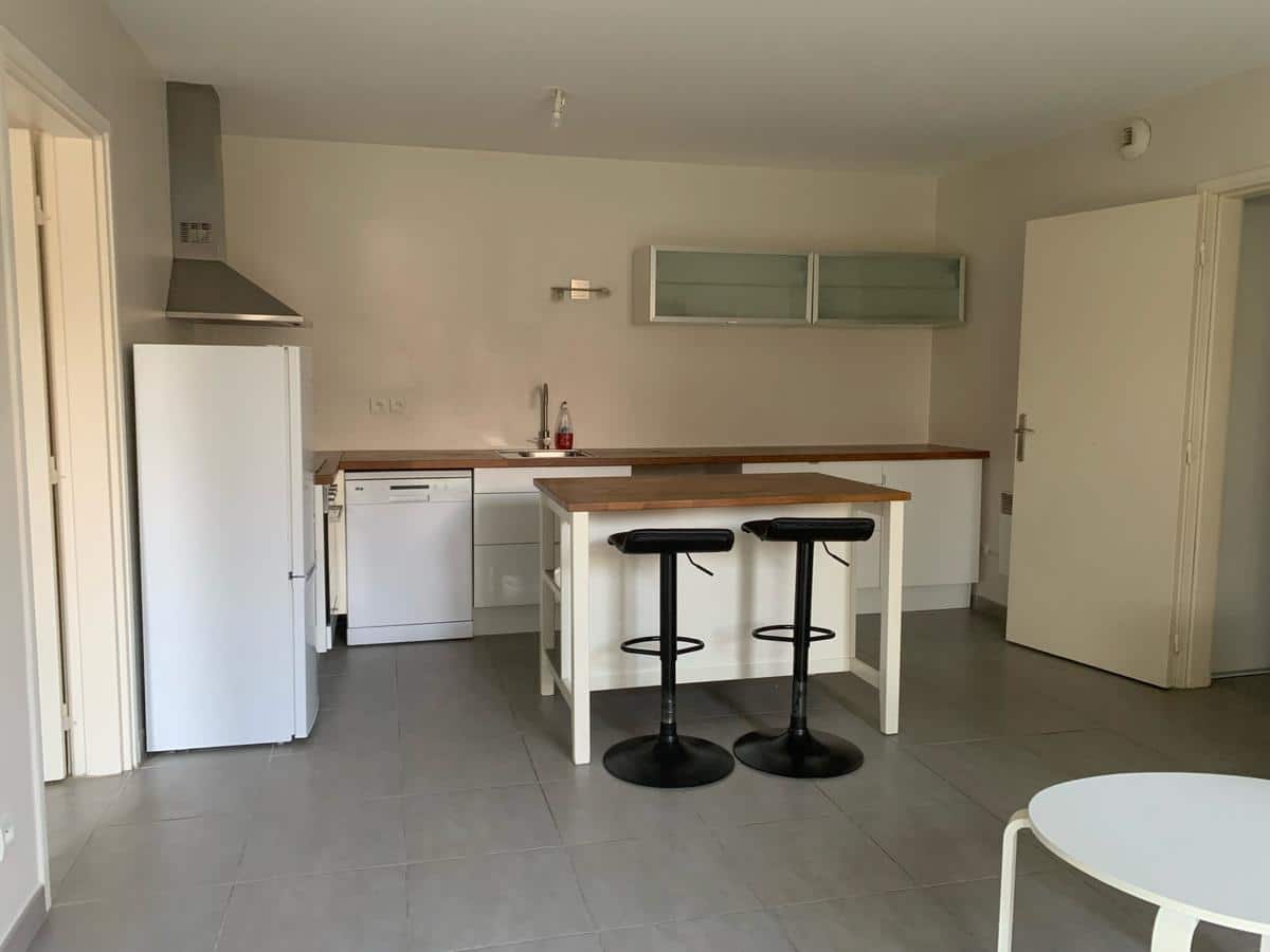 Type 2 apartment with garden and parking in Aix-les-Platanes