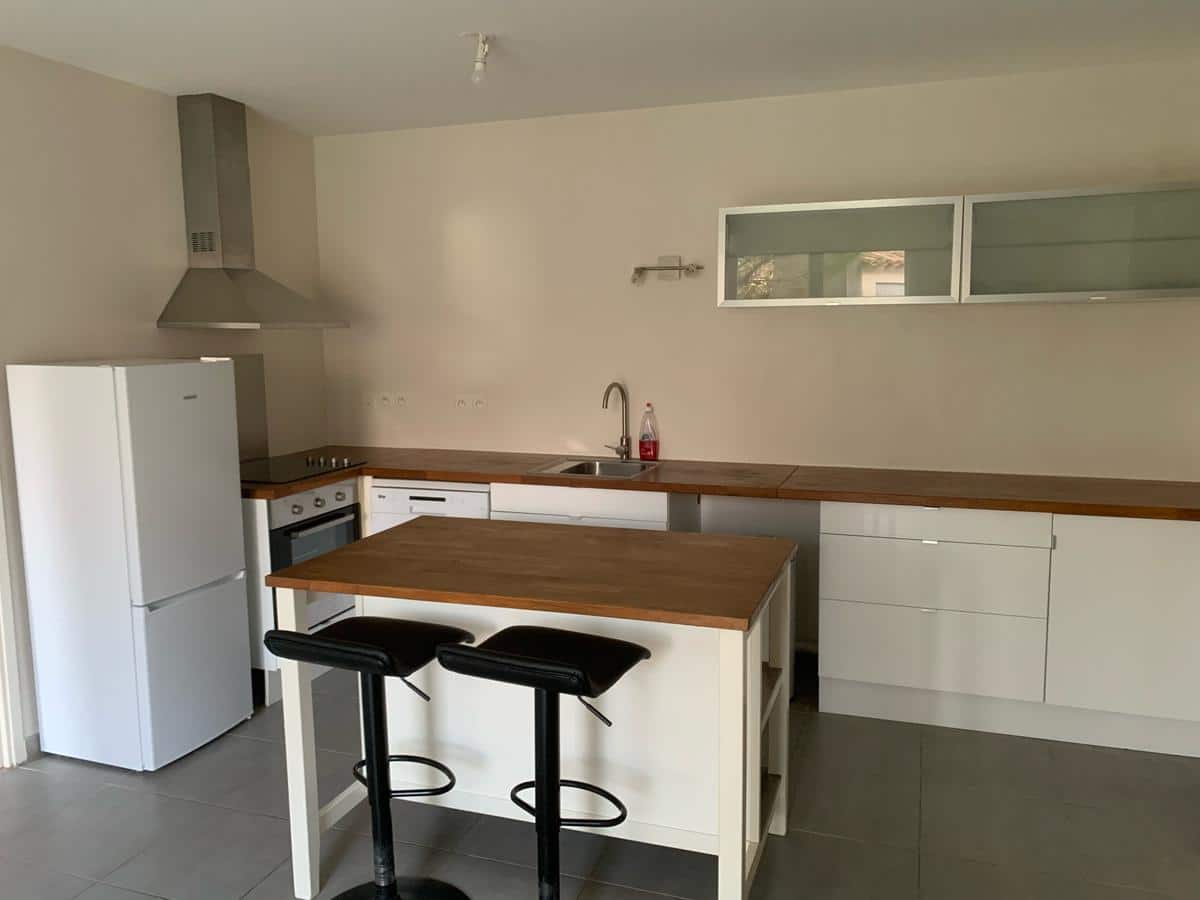 Type 2 apartment with garden and parking in Aix-les-Platanes