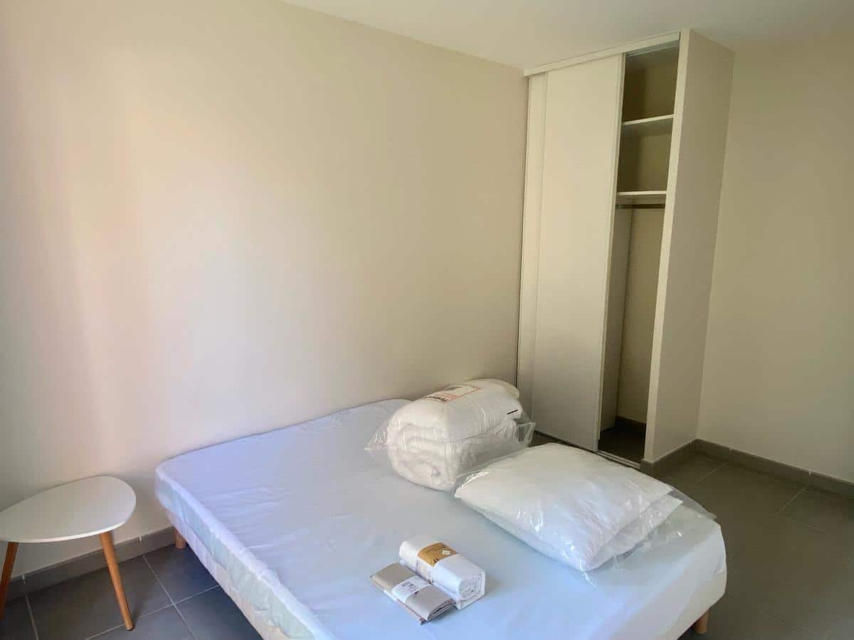 Type 2 apartment with garden and parking in Aix-les-Platanes