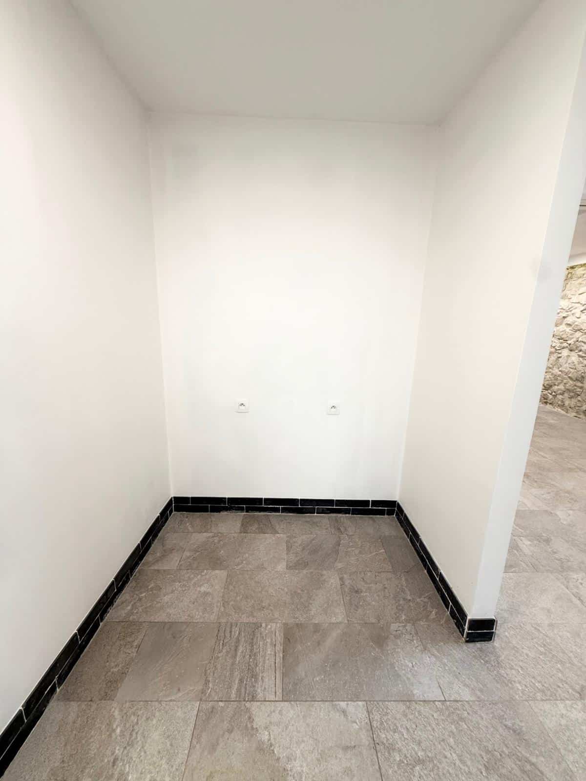 Local of 50 m2 Marseille 6th