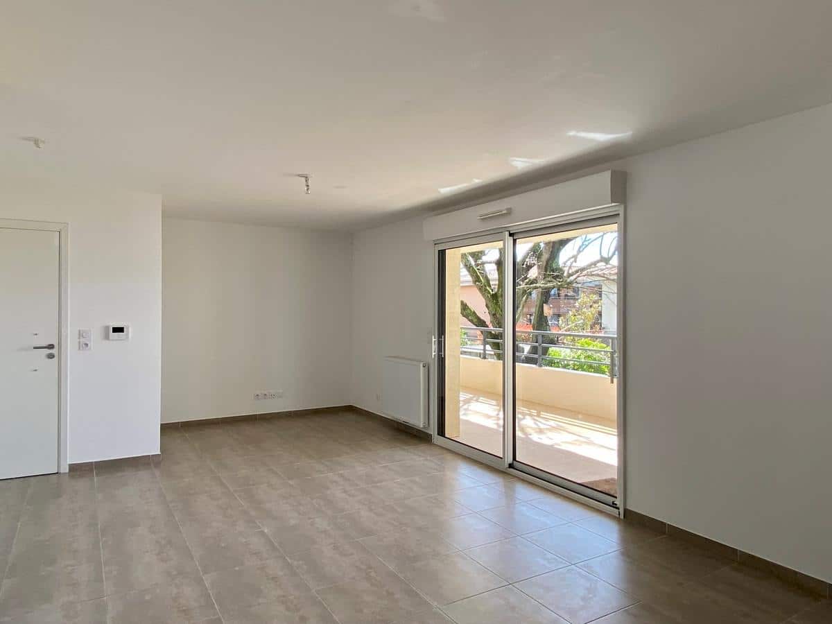 Recently built 3-room apartment with garden and terrace + 1 double garage