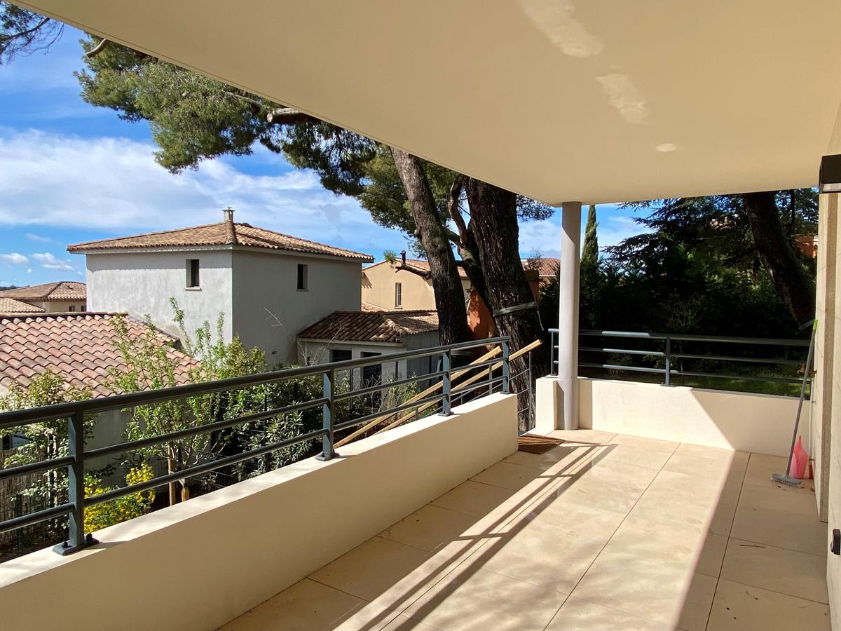 Recently built 3-room apartment with garden and terrace + 1 double garage