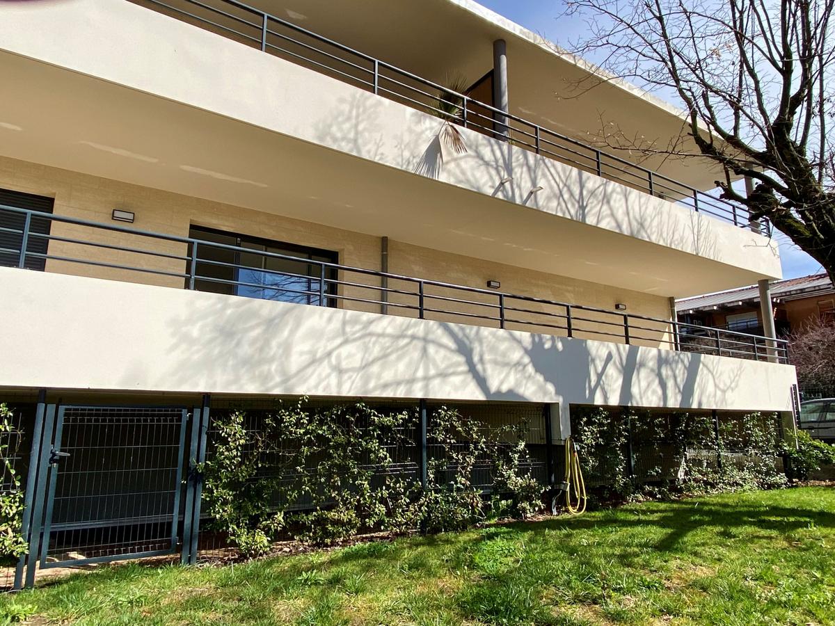 Recently built 3-room apartment with garden and terrace + 1 double garage