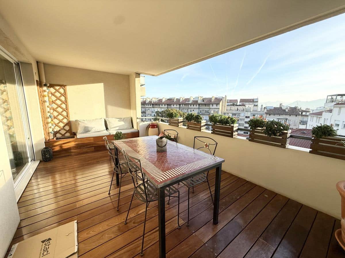 Type 4 de 90 m2 /terrasse / garage Marseille 8ème