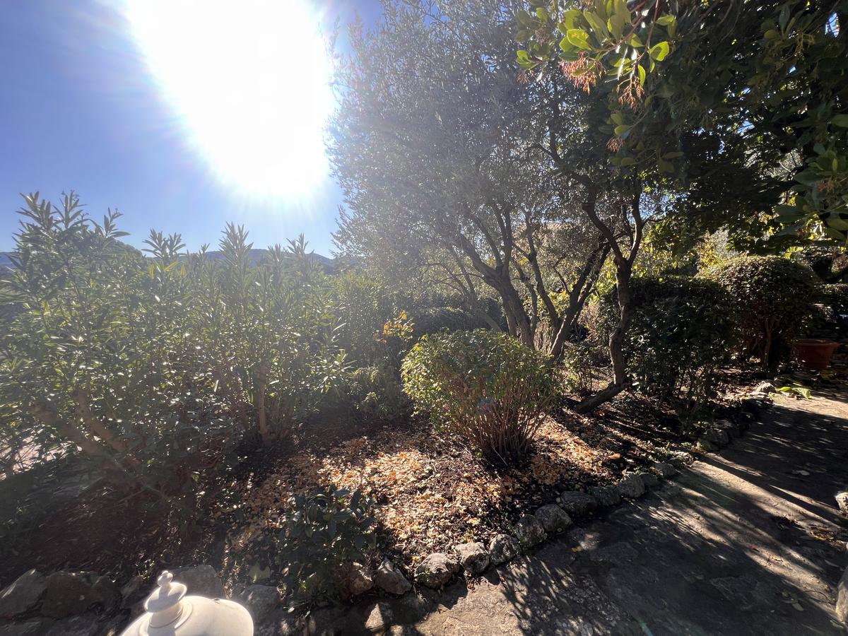 Gémenos   Villa individuelle 137 m2 + 90 m2 d’annexes   Gara