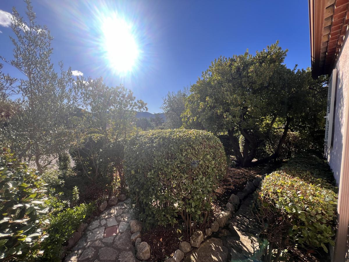 Gémenos   Villa individuelle 137 m2 + 90 m2 d’annexes   Gara