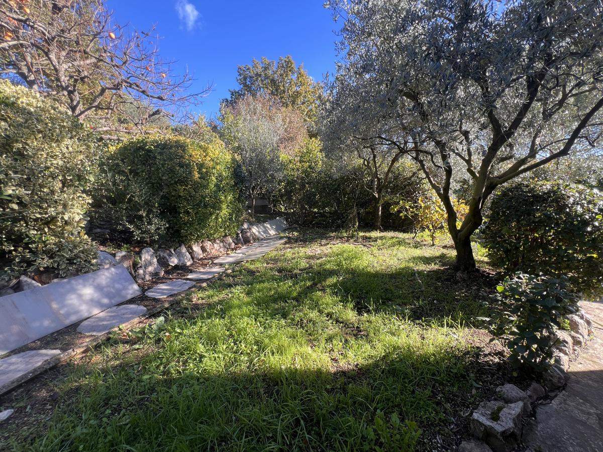 Gémenos Detached villa 137 m2 + 90 m2 of annexes Gara