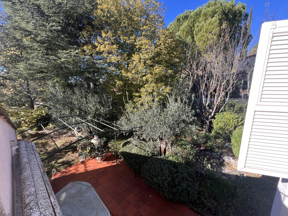 Gémenos Detached villa 137 m2 + 90 m2 of annexes Gara