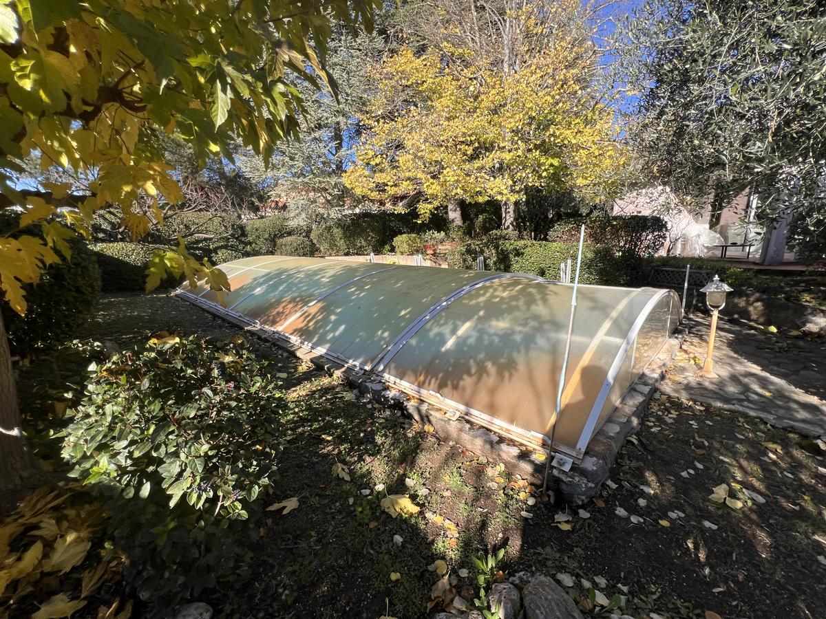 Gémenos Detached villa 137 m2 + 90 m2 of annexes Gara