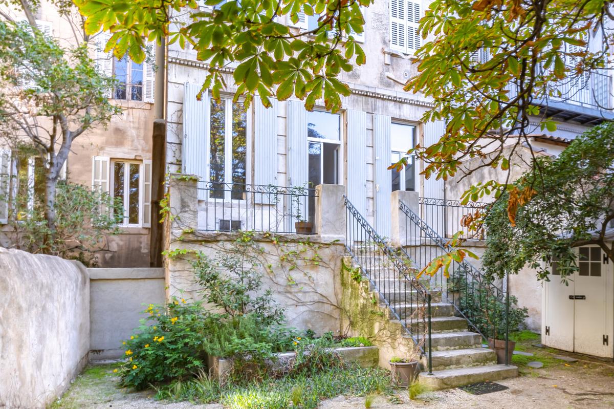 MARSEILLE 13001 QUARTIER THIERS APPARTEMENT EN REZ DE JARDIN