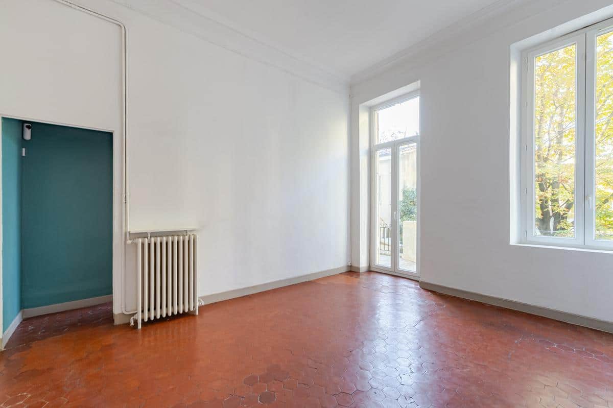 MARSEILLE 13001 THIERS DISTRICT APARTMENT ON THE GROUND FLOOR