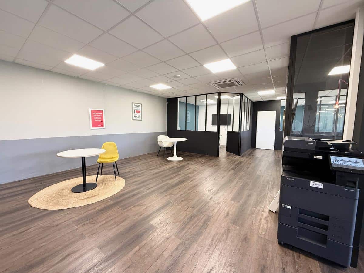 Local commercial de 210 m2 entièrement rénové – Les Pennes M