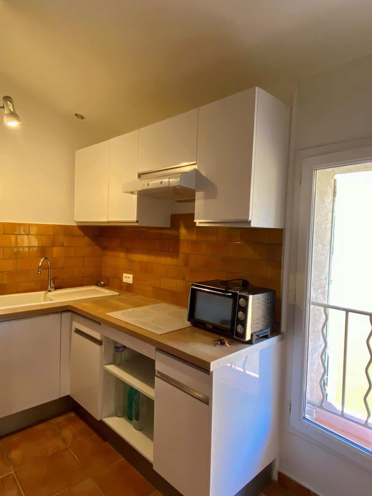 Two-room apartment in the city center on Rue Sallier + parking