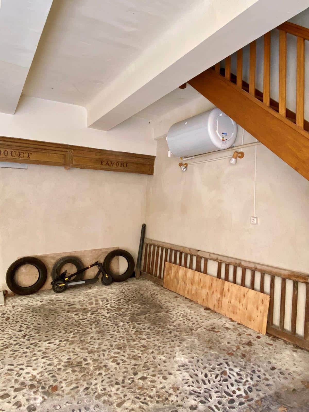 Two-room apartment in the city center on Rue Sallier + parking