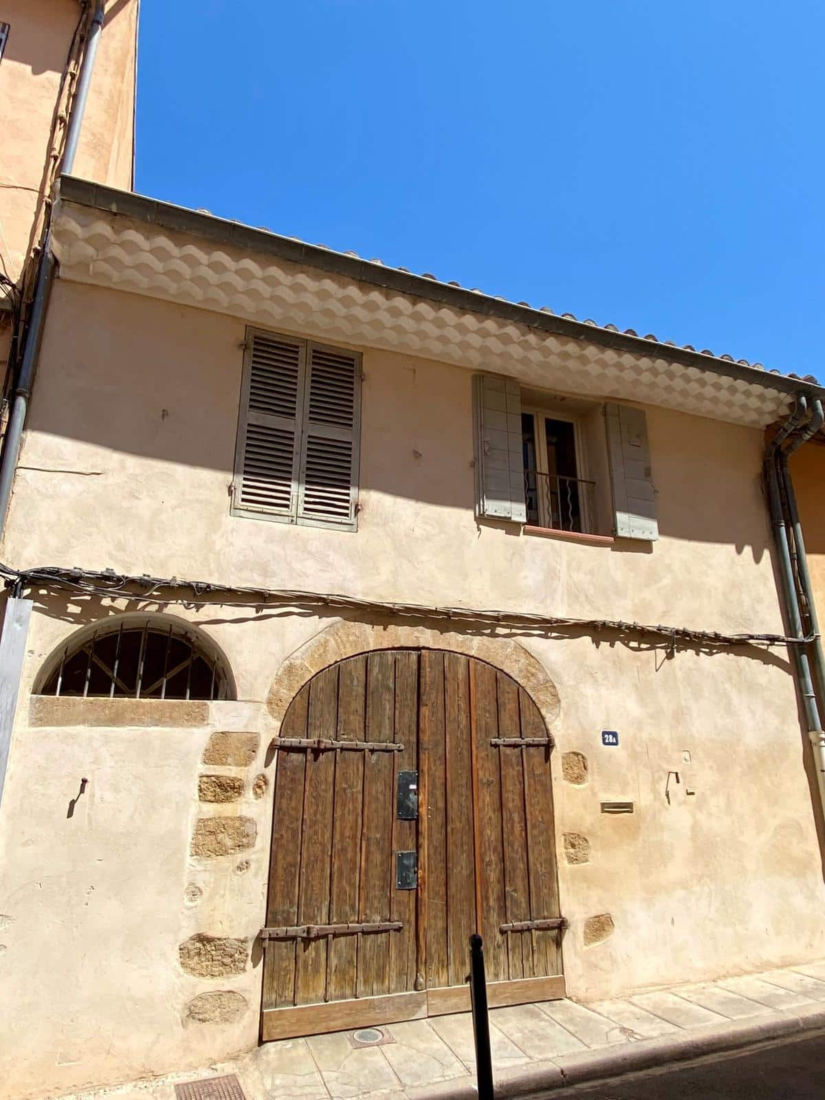 Two-room apartment in the city center on Rue Sallier + parking