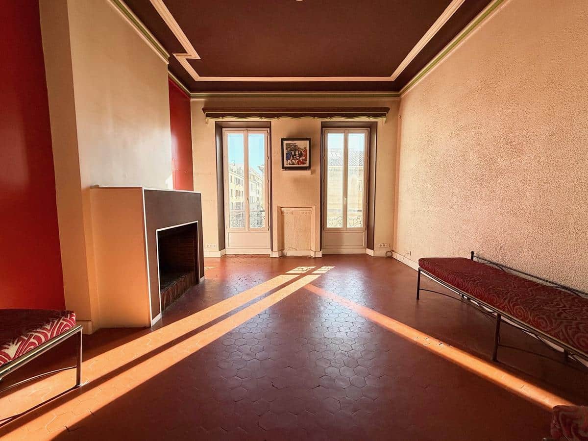 APPARTEMENT (2 lots réunis) DANS IMMEUBLE BOURGEOIS – POSSIB