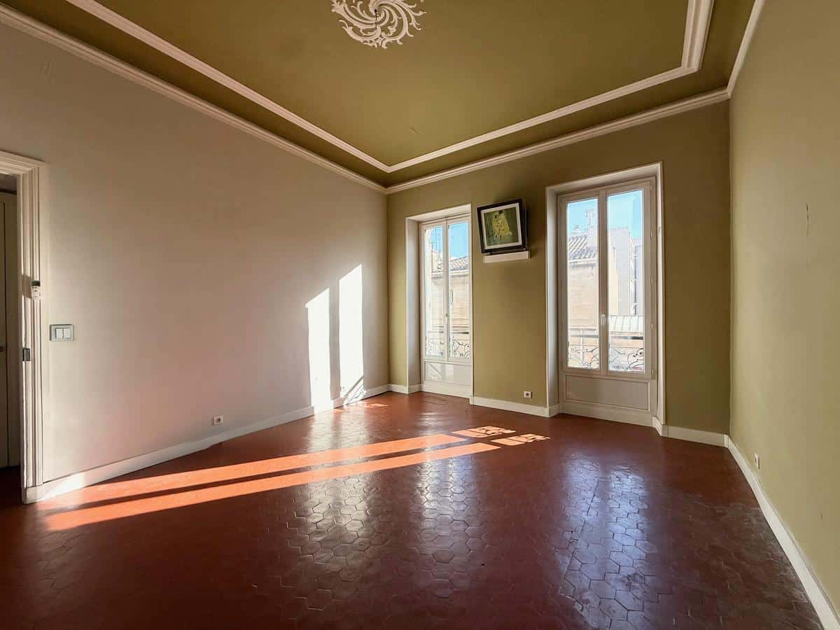 APPARTEMENT (2 lots réunis) DANS IMMEUBLE BOURGEOIS – POSSIB