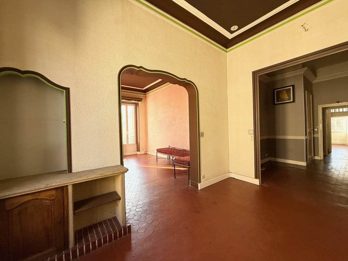 APPARTEMENT (2 lots réunis) DANS IMMEUBLE BOURGEOIS – POSSIB