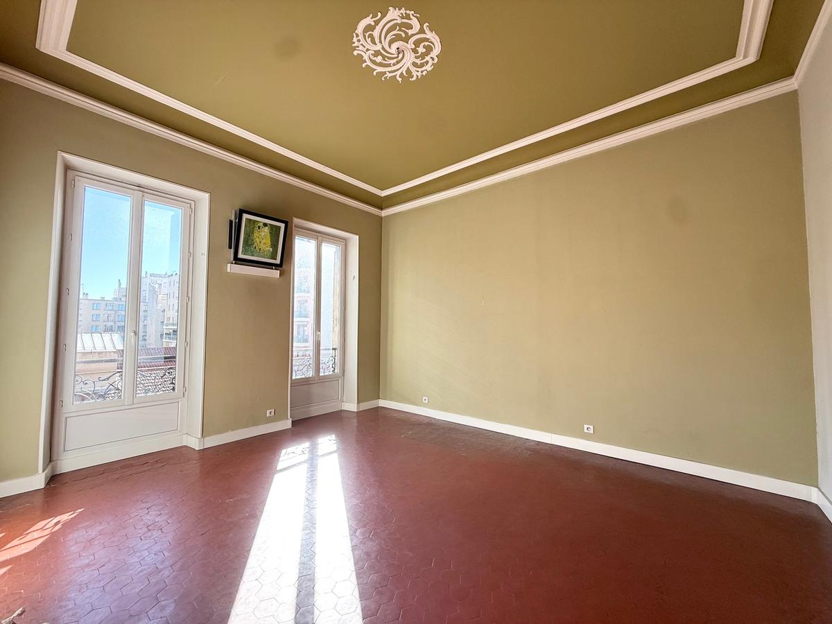 APARTMENT (2 lots combined) IN BOURGEOIS BUILDING – POSSIBLE