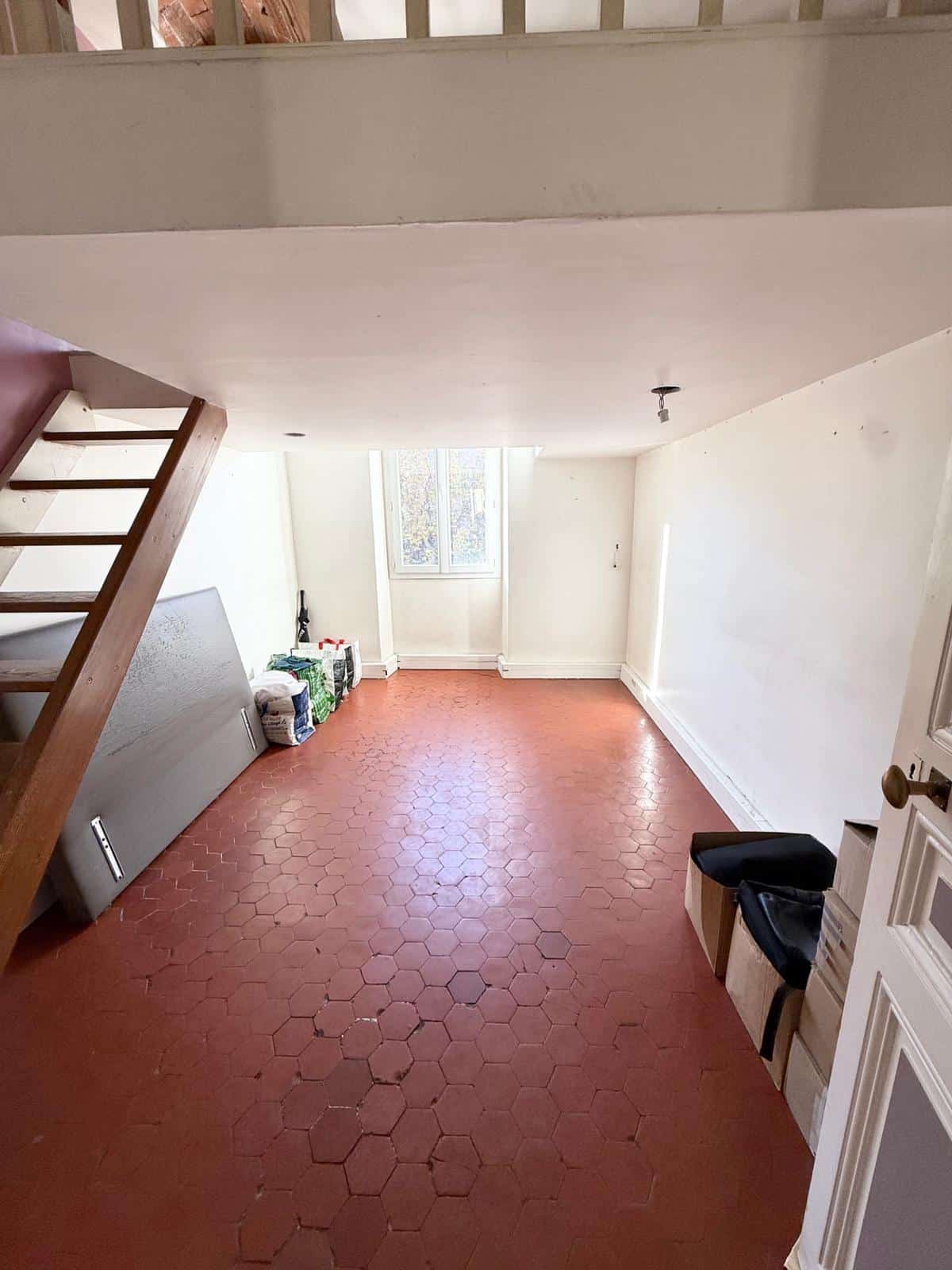 APARTMENT (2 lots combined) IN BOURGEOIS BUILDING – POSSIBLE